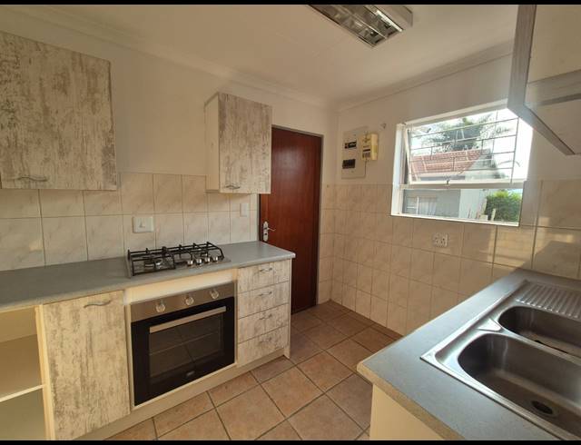 2 BEDROOM TOWNHOUSE FOR SALE IN VANDERBIJLPARK SE 3